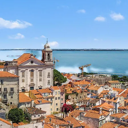 Way To Castle - Alfama * Lissabon